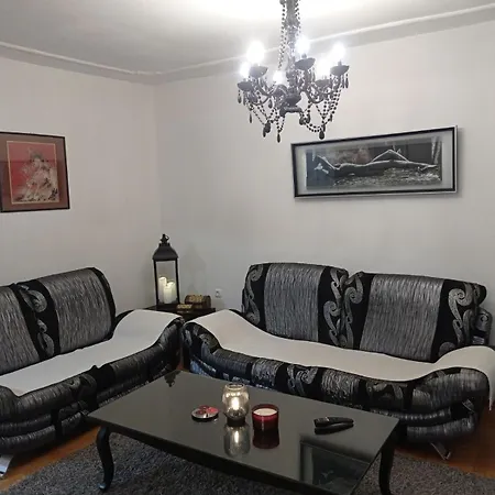 Spacious With Private Parking *