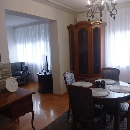 Spacious With Private Parking * بانيا لوكا